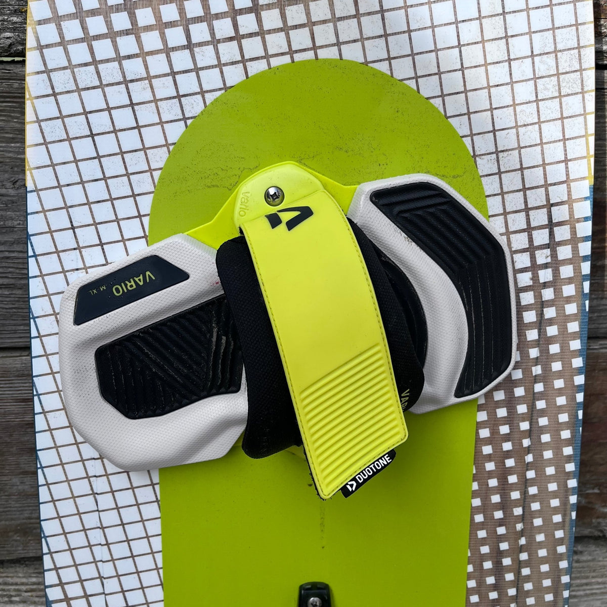 Duotone - Used 2026 Duotone Gonzales Twintip Board + Bindings - The Kitesurf Centre