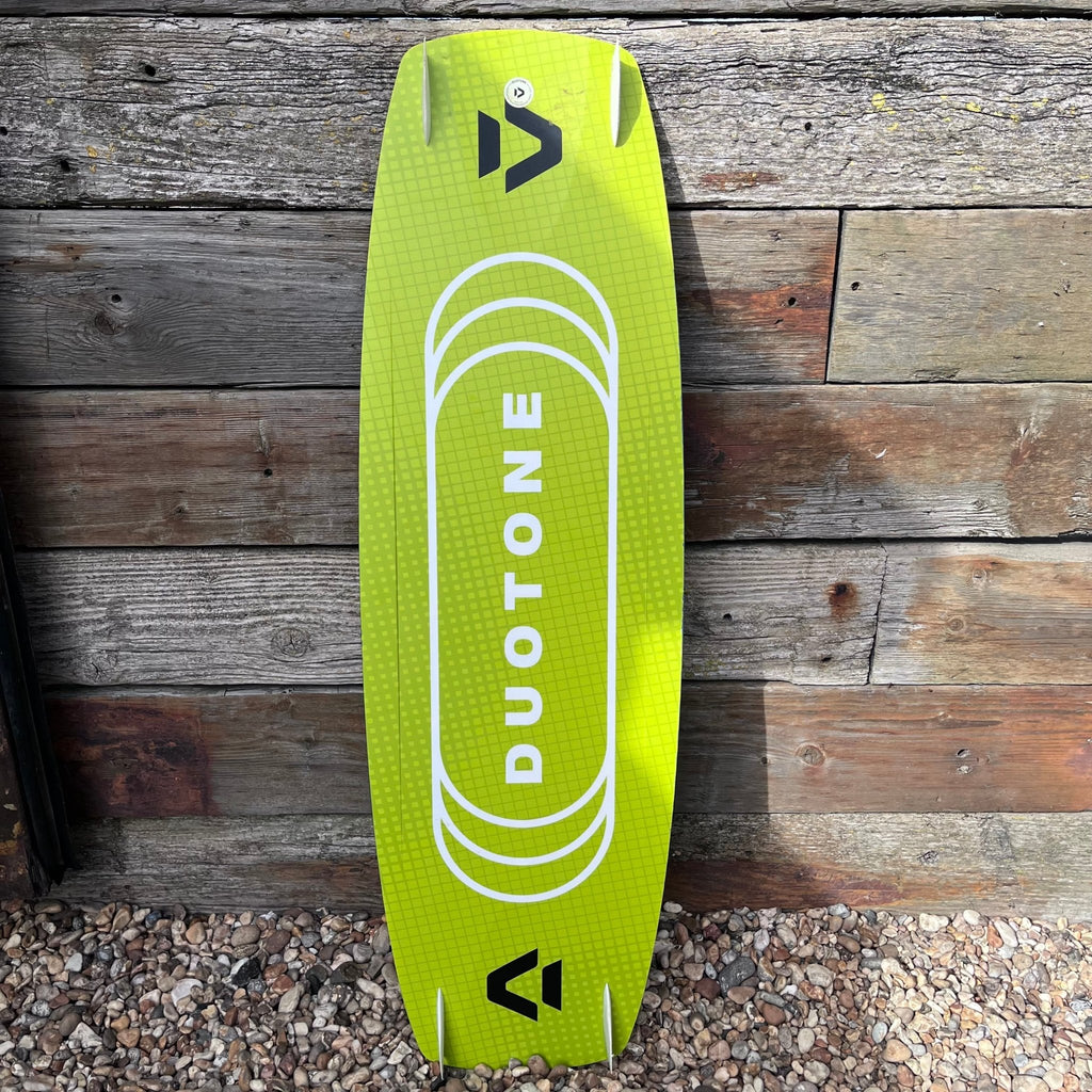 Duotone - Used 2026 Duotone Gonzales Twintip Board + Bindings - The Kitesurf Centre