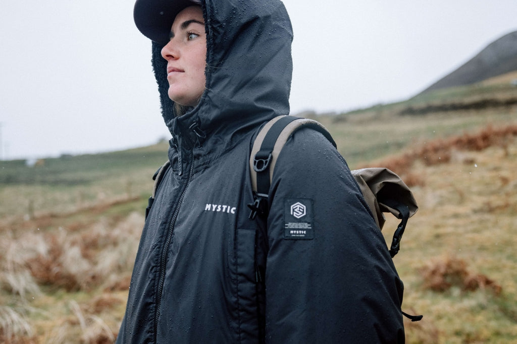 Mystic - Poncho Explore - Black - 2026 - The Kitesurf Centre