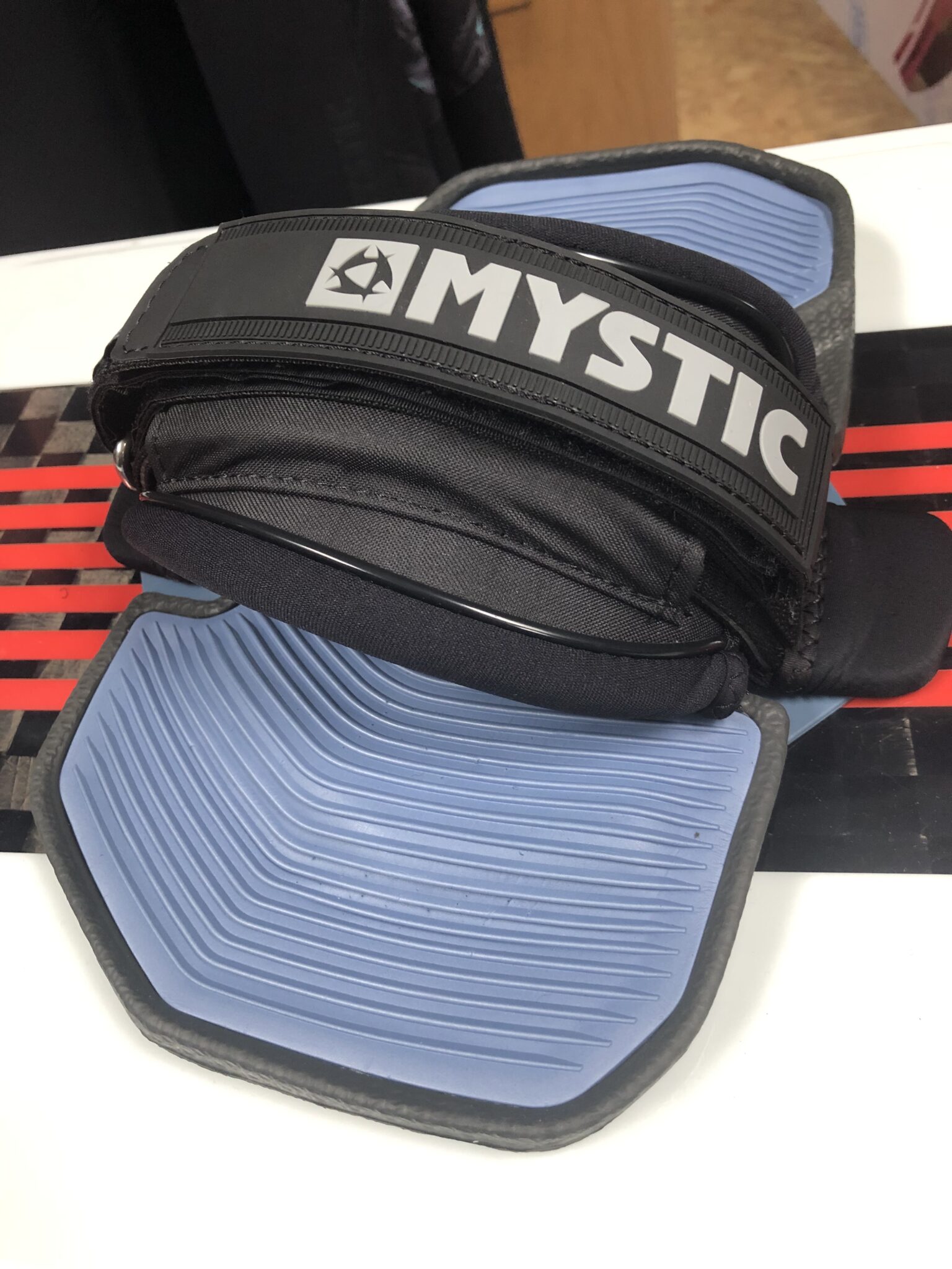 Duotone Vario pad & Mystic strap set The Kitesurf Centre