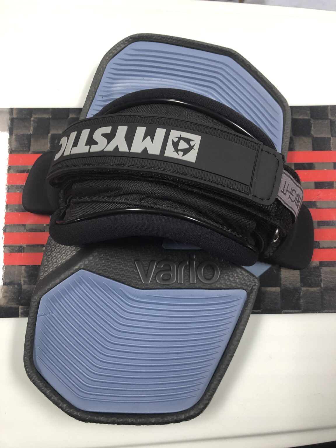 Duotone Vario pad & Mystic strap set The Kitesurf Centre