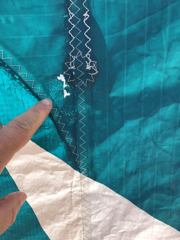 14m & 9m Kites, Kiteboard, Bar & lines, Pump & Leash - Image 3
