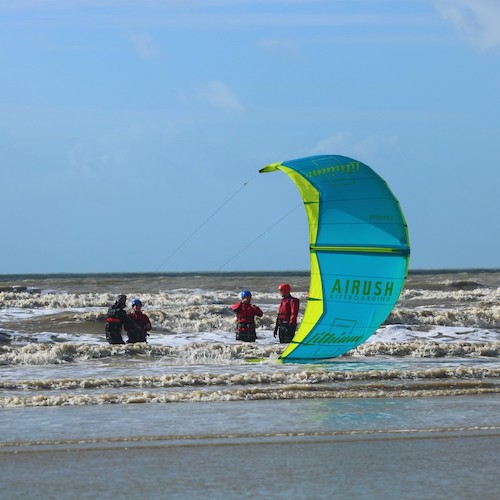 Online-booking-group-kitesurfing-session