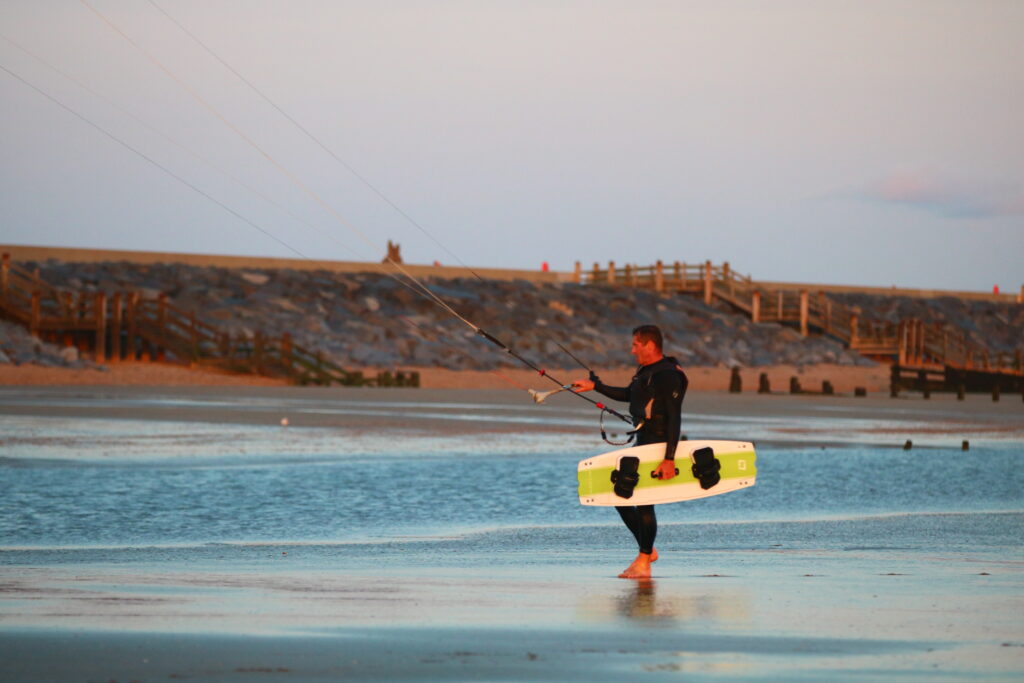 tony-flying-his-kitesurf-kite